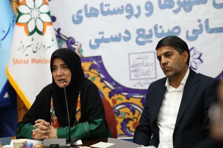 ظرفیتهای صنایعدستی نباید در حد توصیف باقی بماند/ روز جهانی صنایعدستی پاسداشت هویتی است که با همگرایی فرابخشی اتفاق میافتد/ شورای راهبردی صنایعدستی تشکیل میشود